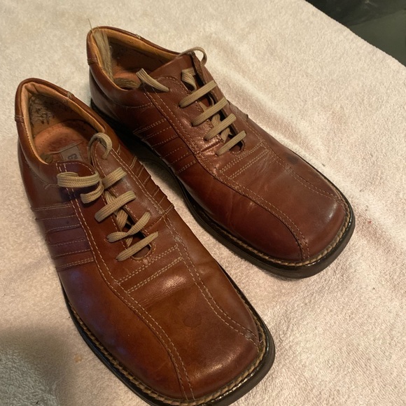 Brown leather shoes - Picture 2 of 3